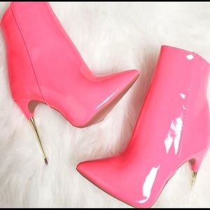 Hot Pink Booties! 👄